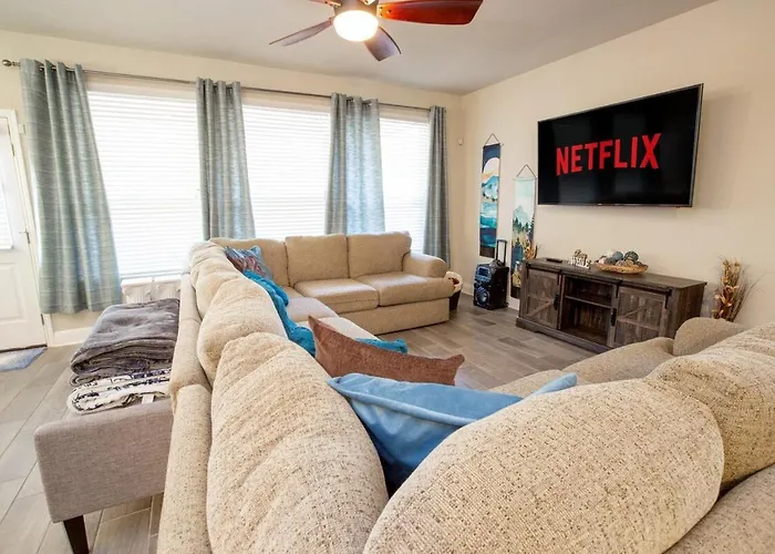 Family Spacious & Fun 2Mins To Shooting Complex Yard