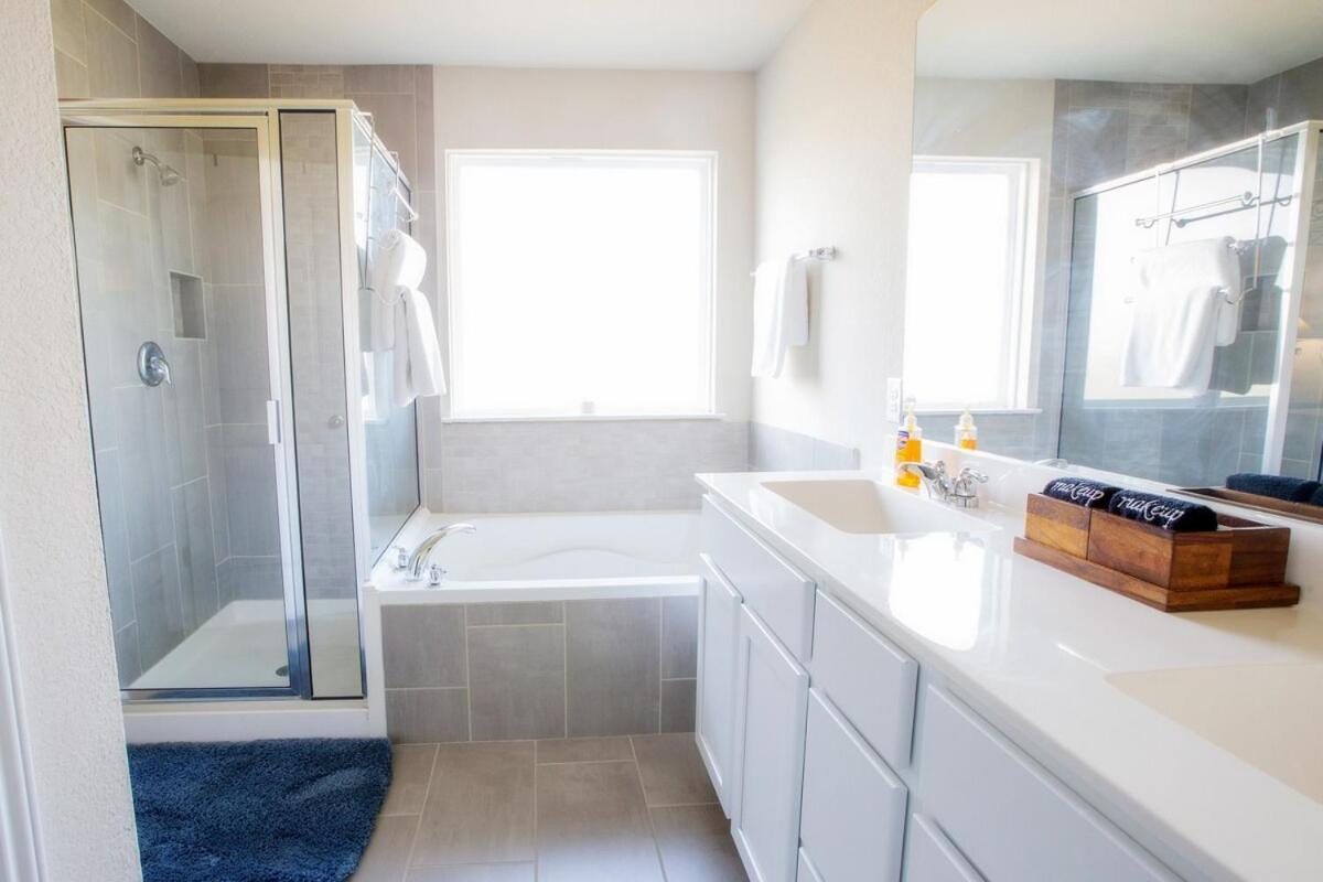 Family Spacious & Fun 2mins To Shooting Complex Yard Holiday home San Antonio