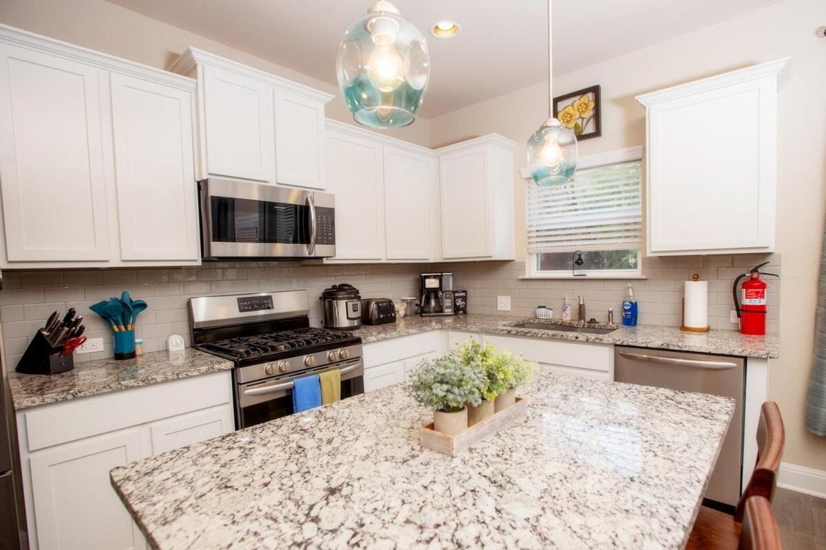 Family Spacious & Fun 2mins To Shooting Complex Yard * San Antonio